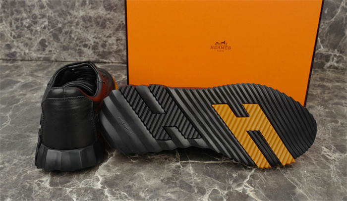 H**me5 Sneaker