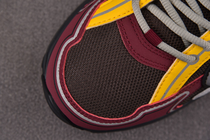 D10R B30 SNEAKER