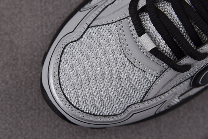 D10R B30 SNEAKER