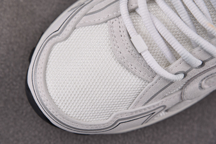 D10R B30 SNEAKER