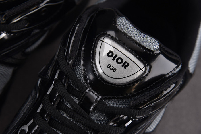 D10R B30 SNEAKER