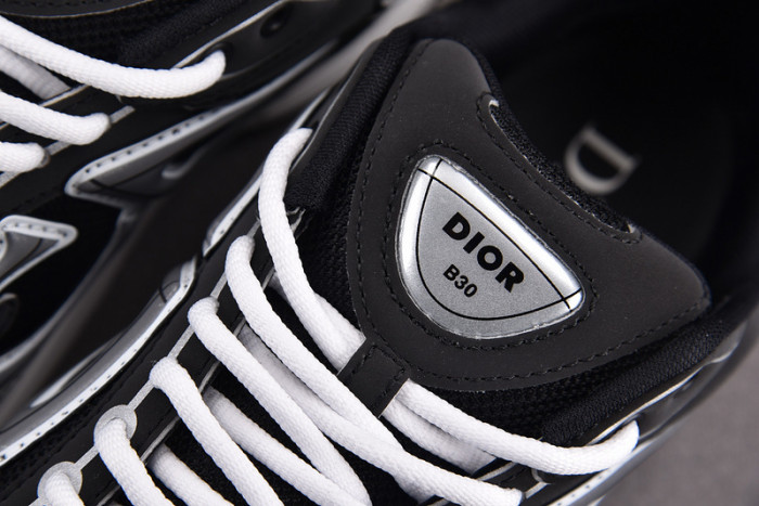 D10R B30 SNEAKER