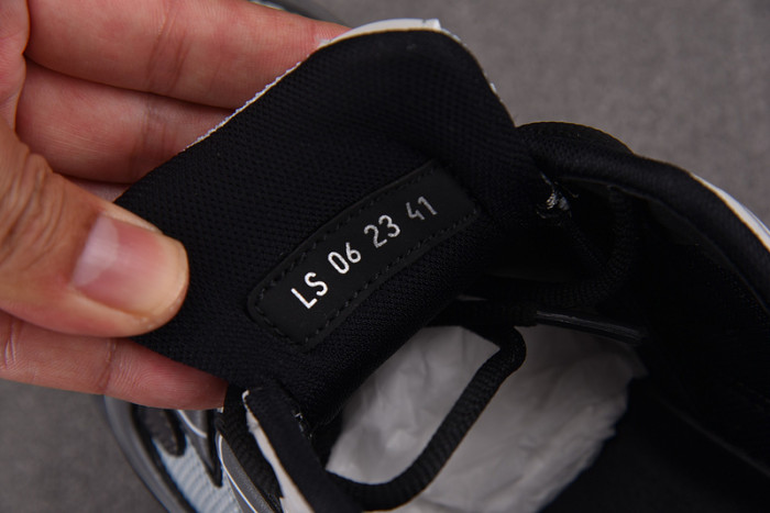 D10R B30 SNEAKER