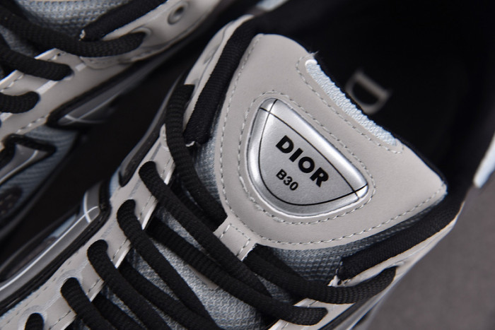 D10R B30 SNEAKER