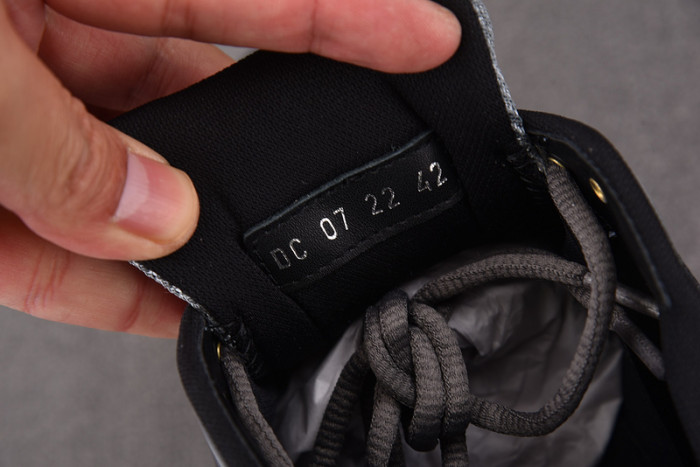 D10R B30 SNEAKER