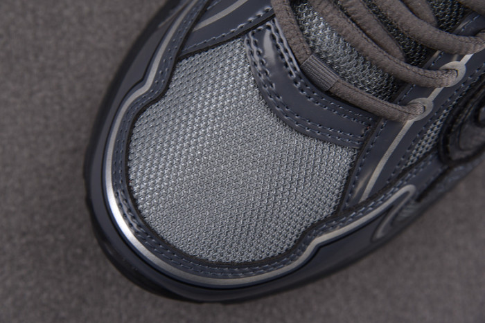 D10R B30 SNEAKER