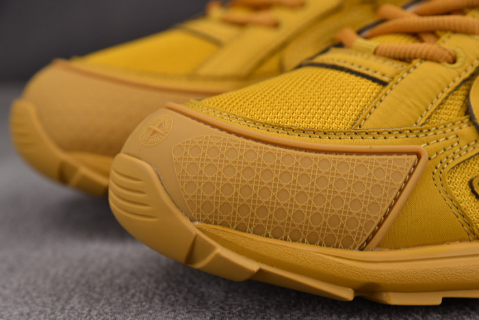D10R B30 SNEAKER