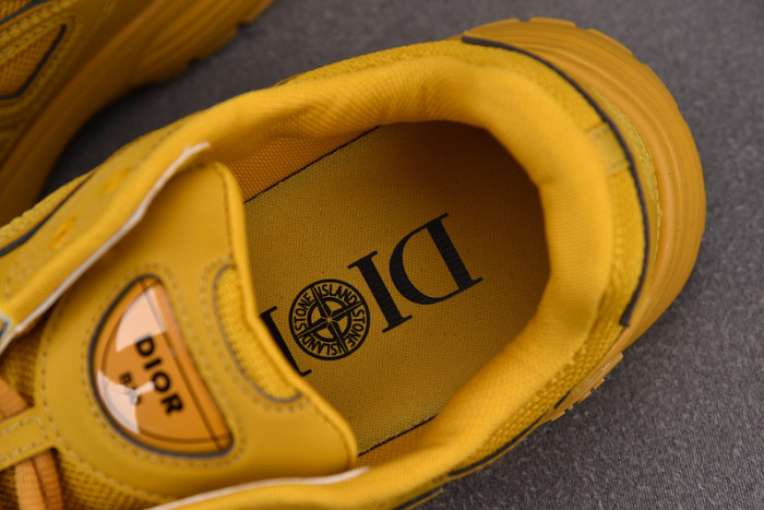 D10R B30 SNEAKER