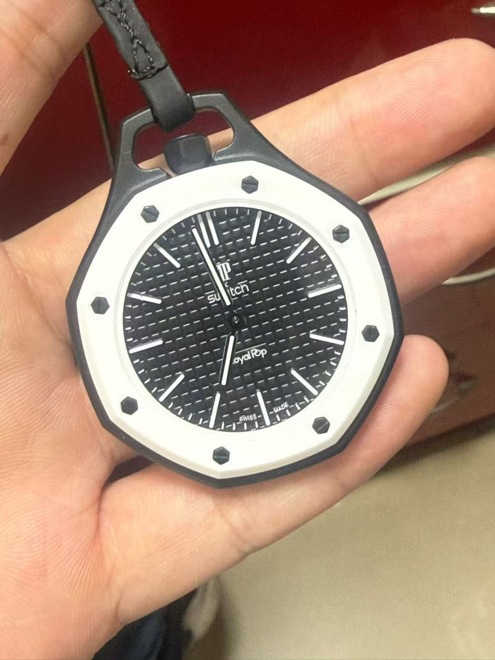 Swatch x Audemars P1g*et Royal Pop