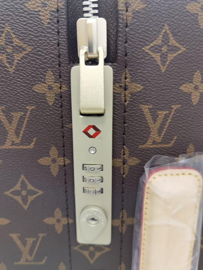 Lou1su1tt TRAVEL BOX