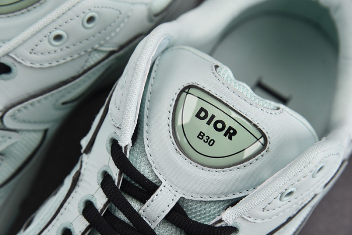 D10R B30 SNEAKER