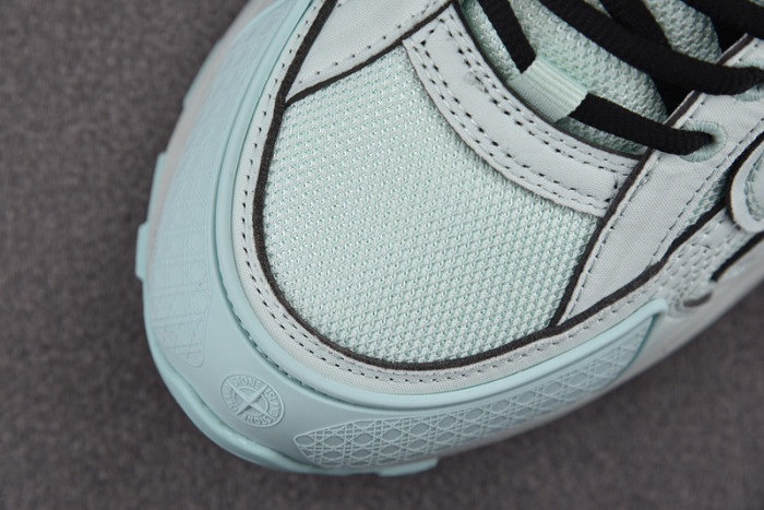 D10R B30 SNEAKER