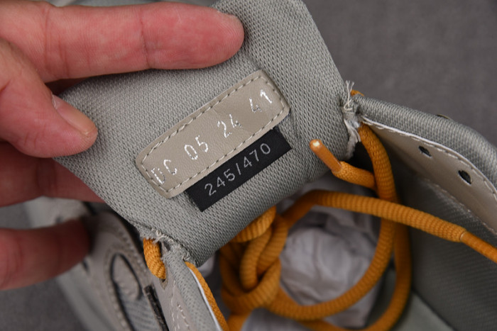 D10R B30 SNEAKER